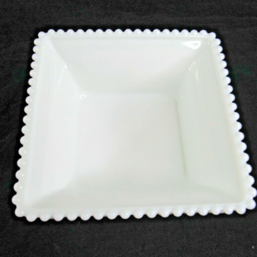 Vintage Milk Glass Square Fruit Bowl Westmoreland Grapes Design 6.5" - Picture 5 of 5